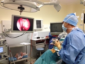 Chirurgie endonasale et nouvelle instrumentation : chirurgie assistée par ordinateur et microdébrideur